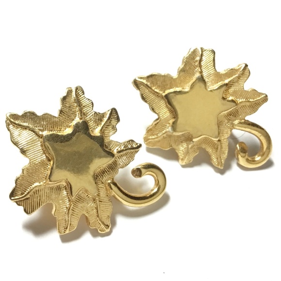 1960s Signed Roget Gold Plated Ivy Leaf Clip Earrings - Picture 1 of 2